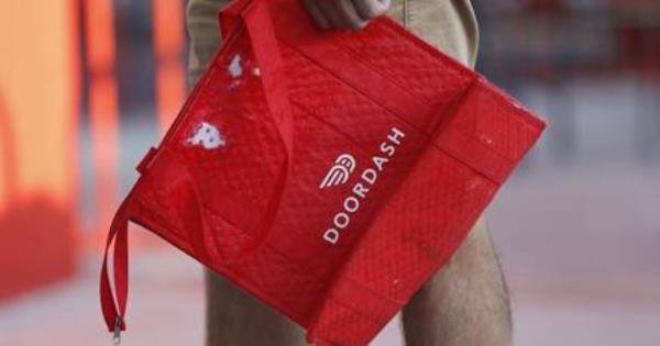 送货时不预付小费？DoorDash警告说，不要指望吃得很快