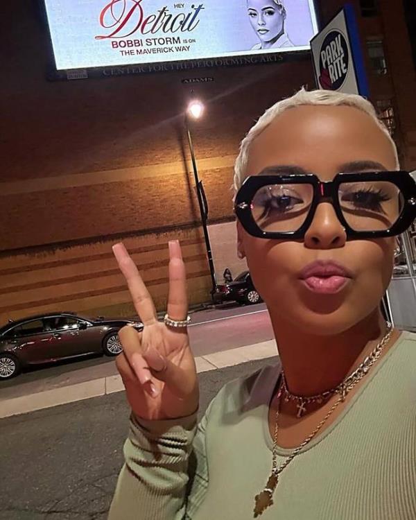 Delta has reportedly apologized to the singer. Credits: bobbi_storm/Instagram