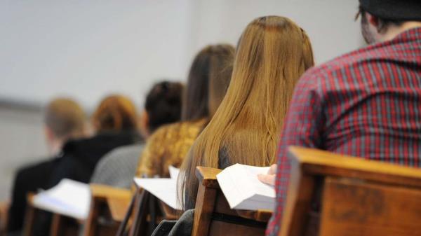 支持巴勒斯坦的示威计划在大学食堂前举行：辩论