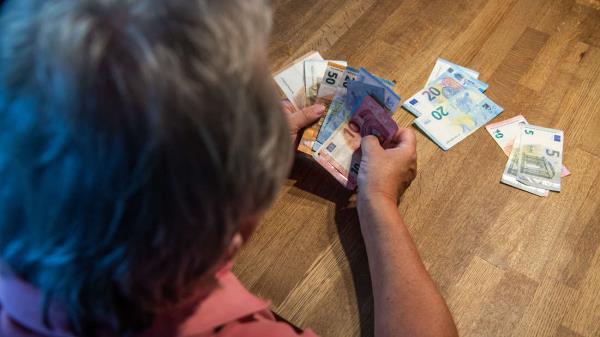 表格显示了领取养老金者何时必须纳税