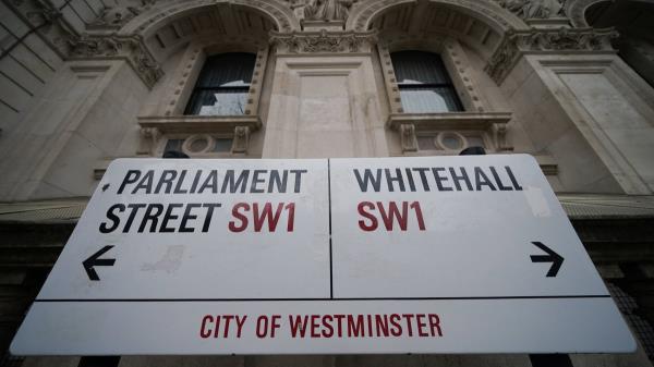 英国政府严厉打击在家办公，公务员被勒令返回办公室
