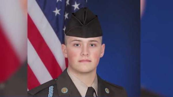 爱荷华州一名士兵在基本训练期间死亡，对社区产生了强烈影响