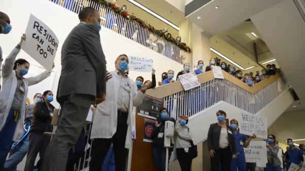 斯坦福大学在抗议前线医生被排除在冠状病毒疫苗之外后道歉