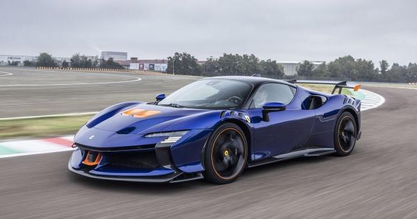 法拉利SF90 XX stradale，赛道掉在了路上