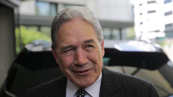 副总理温斯顿·彼得斯(Winston Peters)是自1995年以来一直支持新西兰元重组的议员之一