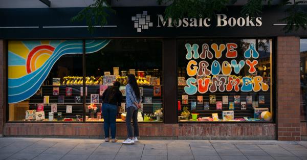 曾经蔑视科技和市场力量的独立书店正在反弹