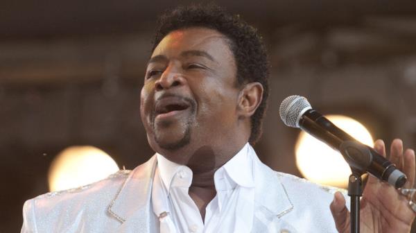 Dennis Edwards white suit singing on stage