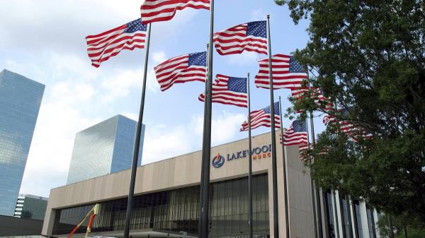 德克萨斯州莱克伍德大型教堂枪击案：儿童情况危急，女性嫌疑人死亡