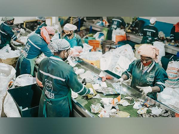 女性参与循环：拜尔斯道夫发起支持女性和利用塑料回收的倡议