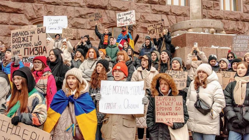 乌克兰无人机拍摄的视频让我们看到了战争伤亡的残酷景象