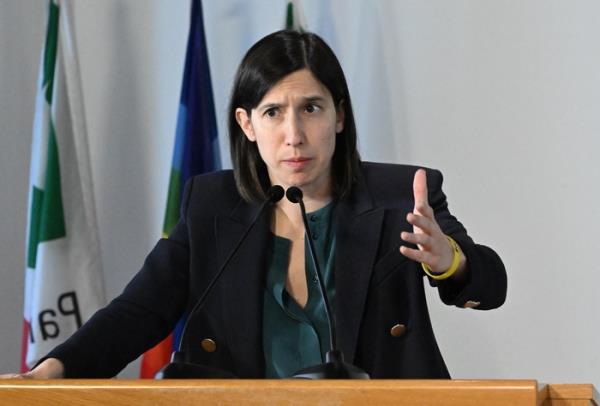 休战对第三个任务，球到工作组-活和活