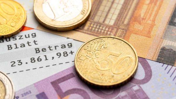 低利率：储蓄银行和合作银行为储户提供的服务很少