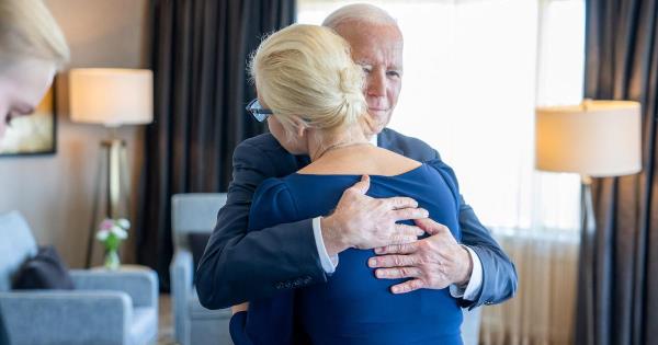 “他是一个非常勇敢的人”，乔·拜登会见Alexe？纳瓦尔尼的遗孀