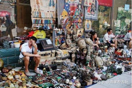 美国古董市场视频_照片报道我们在美国最大的古董展上看到的所有稀有古董表_古董列表