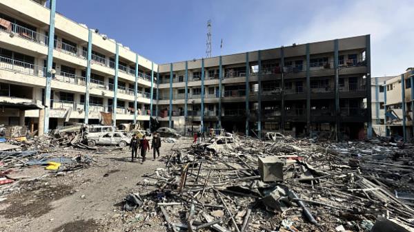 加沙一所学校发现被以色列军队枪杀的妇女、儿童和婴儿尸体