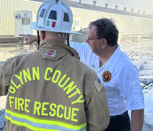 佐治亚州布伦瑞克树脂厂火灾迫使疏散