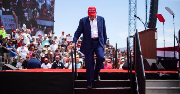 想成为特朗普的竞选伙伴？确保他知道你的捐赠者