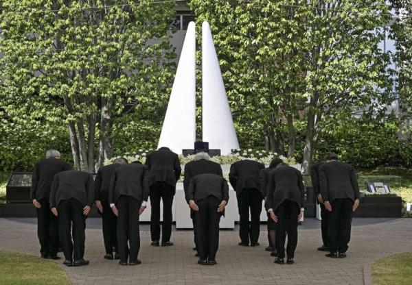 为2005年兵库县火车脱轨事故的107名遇难者举行追悼会