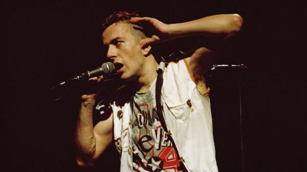 Joe Strummer o<em></em>nstage 1984