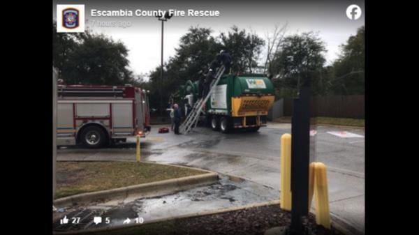 佛罗里达州救援人员说，一个人在拾荒时被扔进了垃圾车