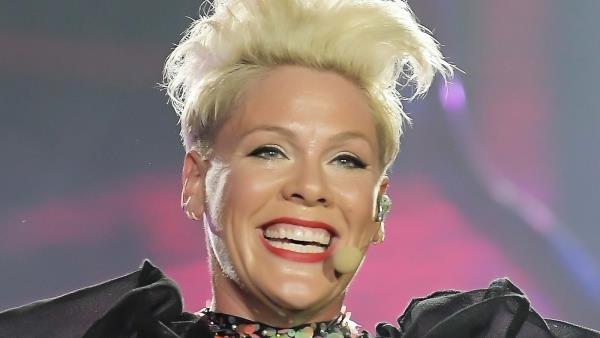 Pink的摩托车系列证明了她的骑行风格