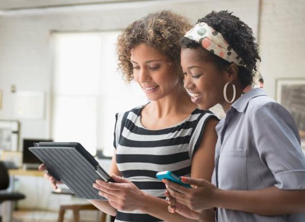 汤米·科里森：为什么不起眼的电子邮件变成了最具社交性的社交媒体