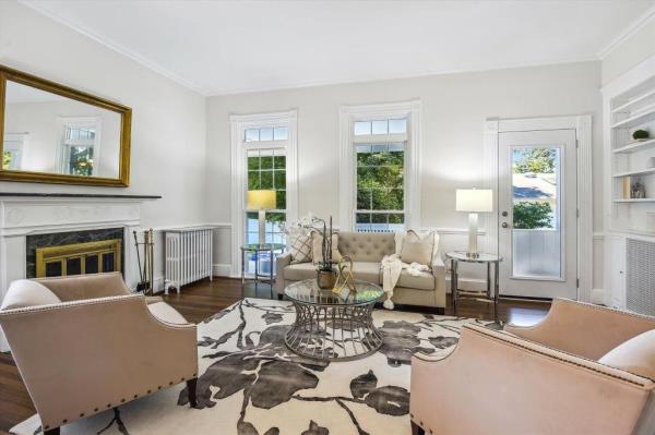 银泉(Silver Spring)一处殖民风格的农舍以109万美元出售