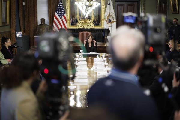 白宫表示，一年内有8万名联邦雇员加入工会