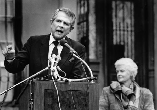 观点｜帕特·罗伯逊如何创造了今天的基督教民族主义共和党