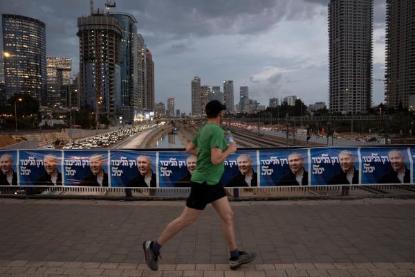 内塔尼亚胡准备重新掌权，这再次分裂了以色列