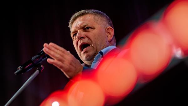 罗伯特·菲科是谁？亲俄民粹主义者在斯洛伐克选举中受到青睐