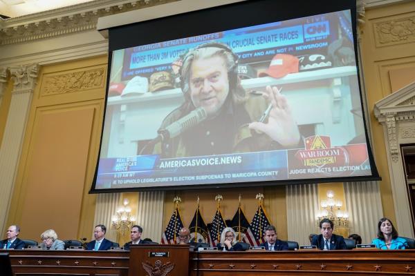 前特朗普助手史蒂夫·班农被勒令支付律师费