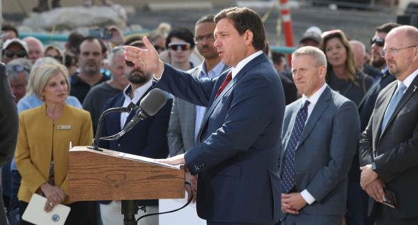 联邦法官认为德桑蒂斯违反了佛罗里达州宪法，但驳回了诉讼