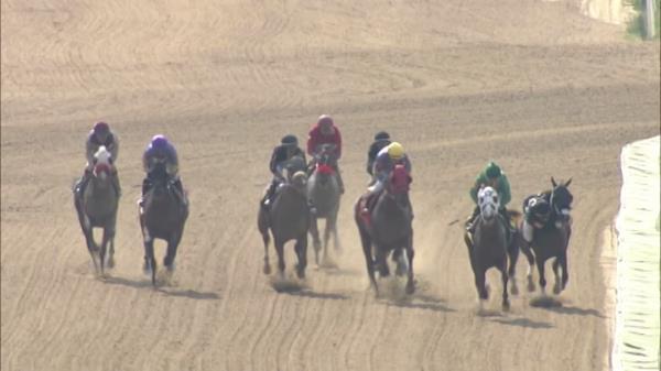 大学时的朋友请他在“户外之地”做DJ，替奥尼尔打掩护