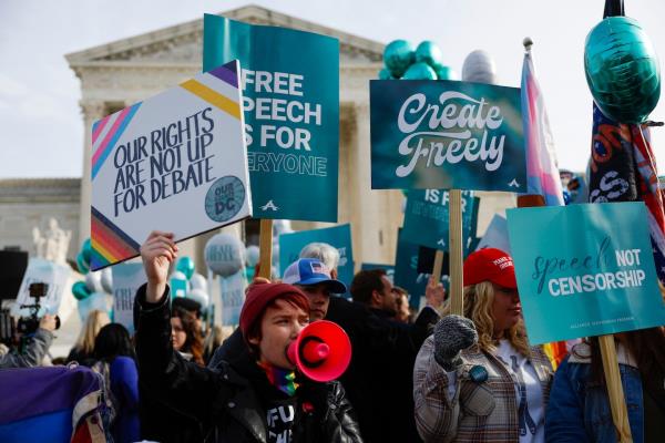 最高法院为了取悦保守派而分裂了这个国家