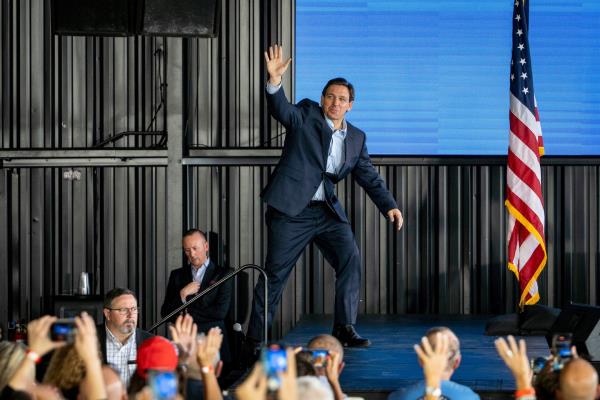 德桑蒂斯私下表示，他打算在盟友做准备的时候竞选2024年总统