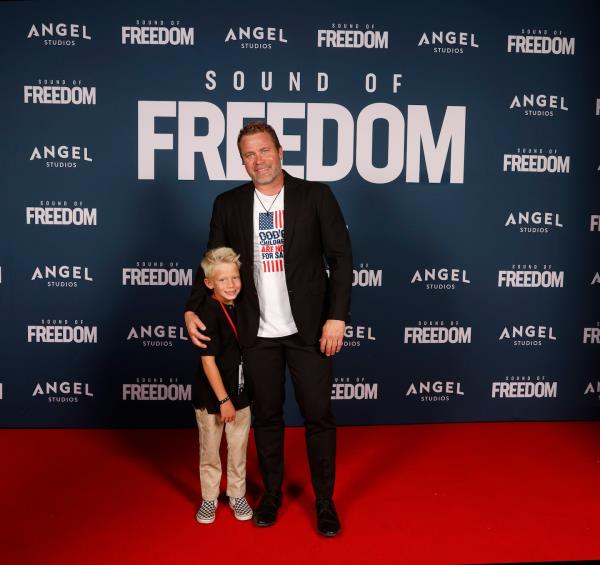 “自由之声”的蒂姆·巴拉德退出地下铁路行动