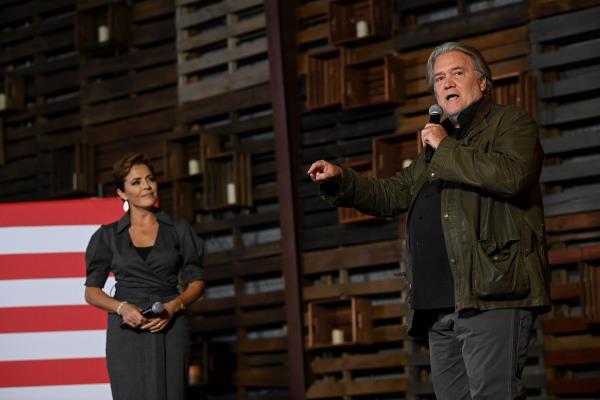 在最后的游说中，共和党让亚利桑那州成为极右翼政治的温床