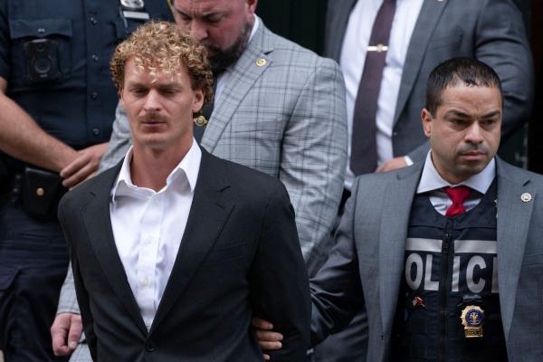 丹尼尔·佩妮将在纽约地铁被乔丹·尼利掐喉致死一案中被传讯