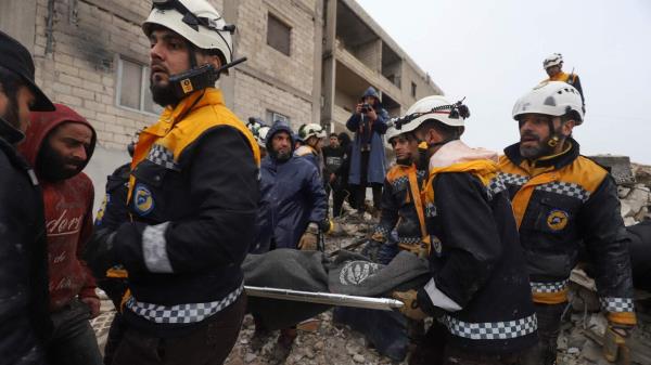 地震摧毁了叙利亚叛军控制的西北部地区，这里因内战而脆弱不堪