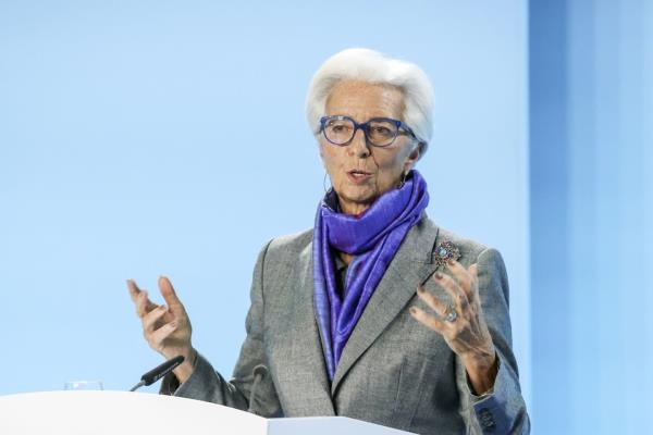 女性头发开始变白是时候克服它了