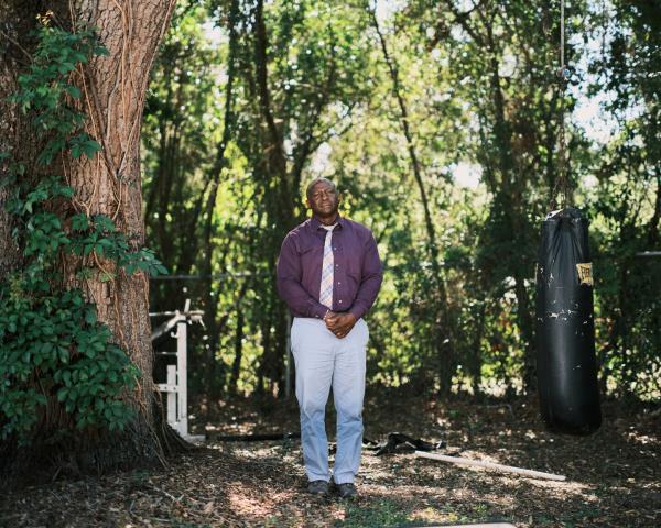 德桑蒂斯选举警察的第一批逮捕行动造成了巨大损失