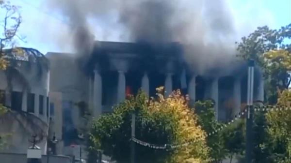 A screengrab from social media shows smoke billowing from the top of a building, alleged to be the Black Sea Fleet Headquarters, following a missile attack in Sevastopol on September 22. X</p>

<p>　　