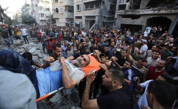 目击者称，以色列空袭在“疏散路线”上杀死加沙人