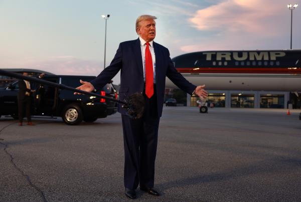 特朗普试图接受“黑人的命也是命”运动，他说该运动“仇恨我们的国家”