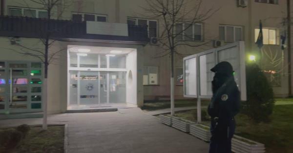 塞尔维亚“间谍救护车”在普里什蒂纳警察局附近被发现