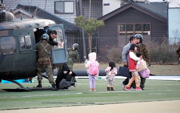 新年第一天，地震袭击了石川镇的假日