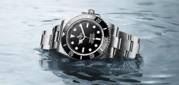 随着富有的年轻人勒紧裤腰带，劳力士的转售价格大幅下跌