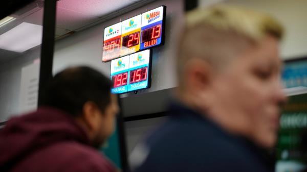 获胜者站出来领取13.5亿美元的超级百万头奖