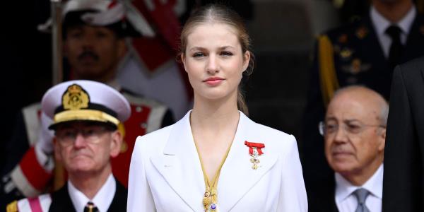 莱昂诺尔公主向西班牙发出了充满激情的请求，她宣誓忠于宪法